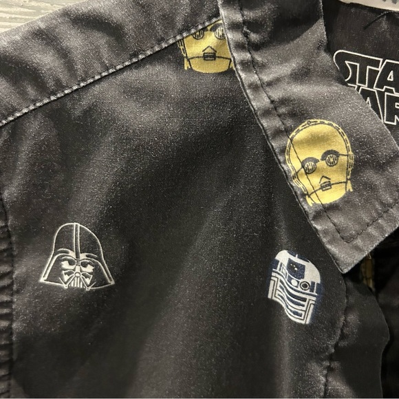 Preowned boys H&M  Star Wars buttonup shirt Size 7/8 black Darth Vader R2D2 C3P0 - Picture 5 of 6